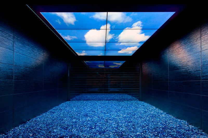 Steam room with ceiling projections